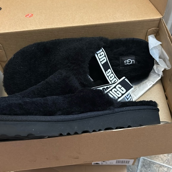 Black, fuzzy, Ugg yeah clog - Picture 1 of 5